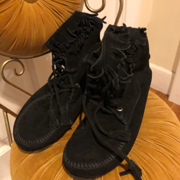 Minnetonka Shoes - Minnetoka Ankle-High Fringe Moccasins
